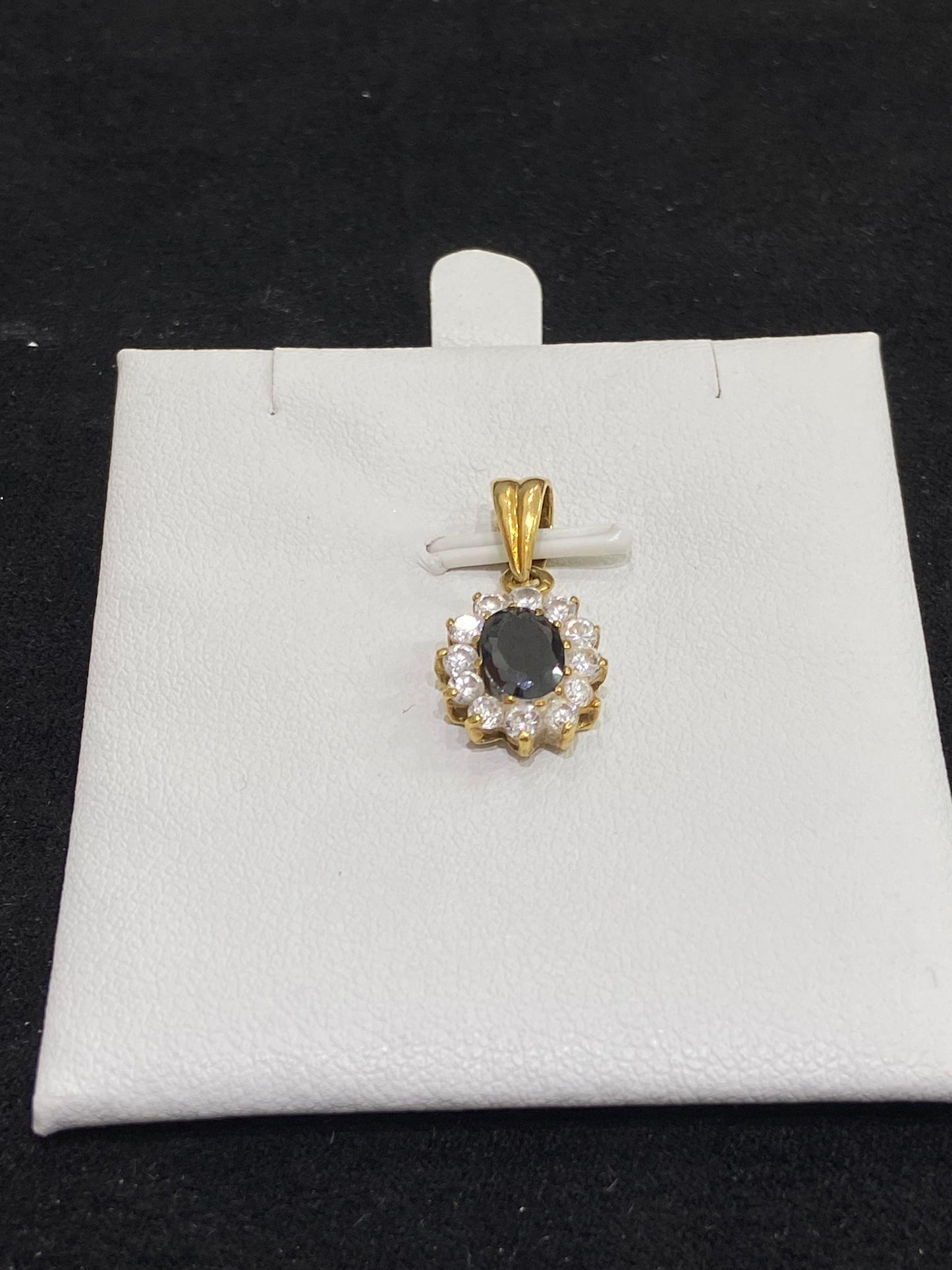 Colgante de oro 18Kt de segunda mano
