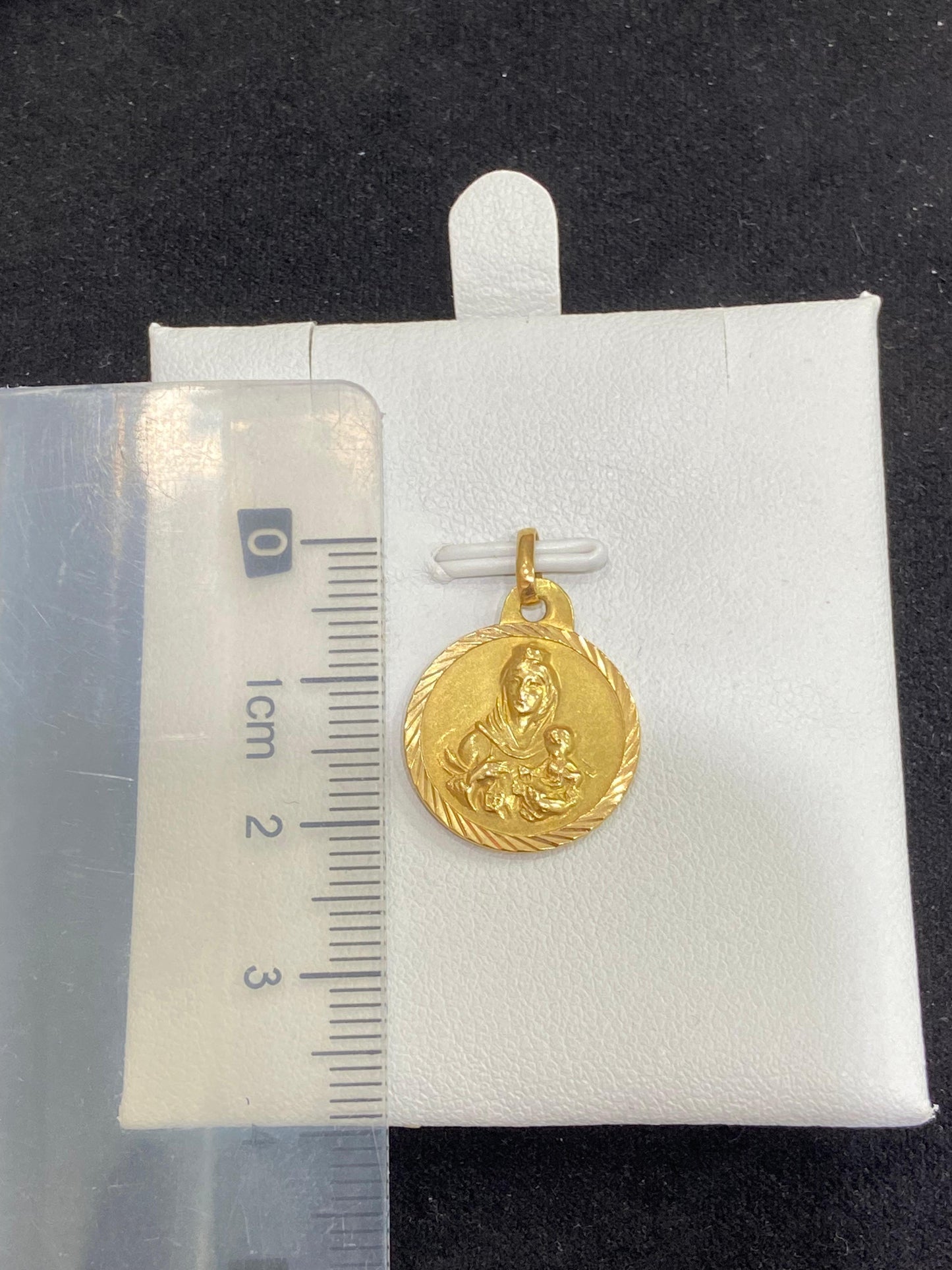 Colgante de oro 18Kt de segunda mano