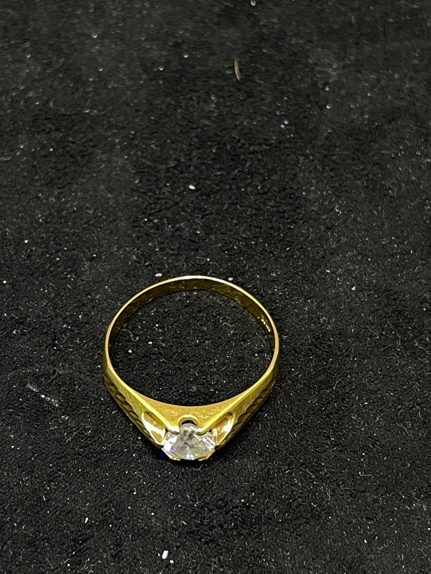 Anillo de oro de 18 Kt de segunda mano