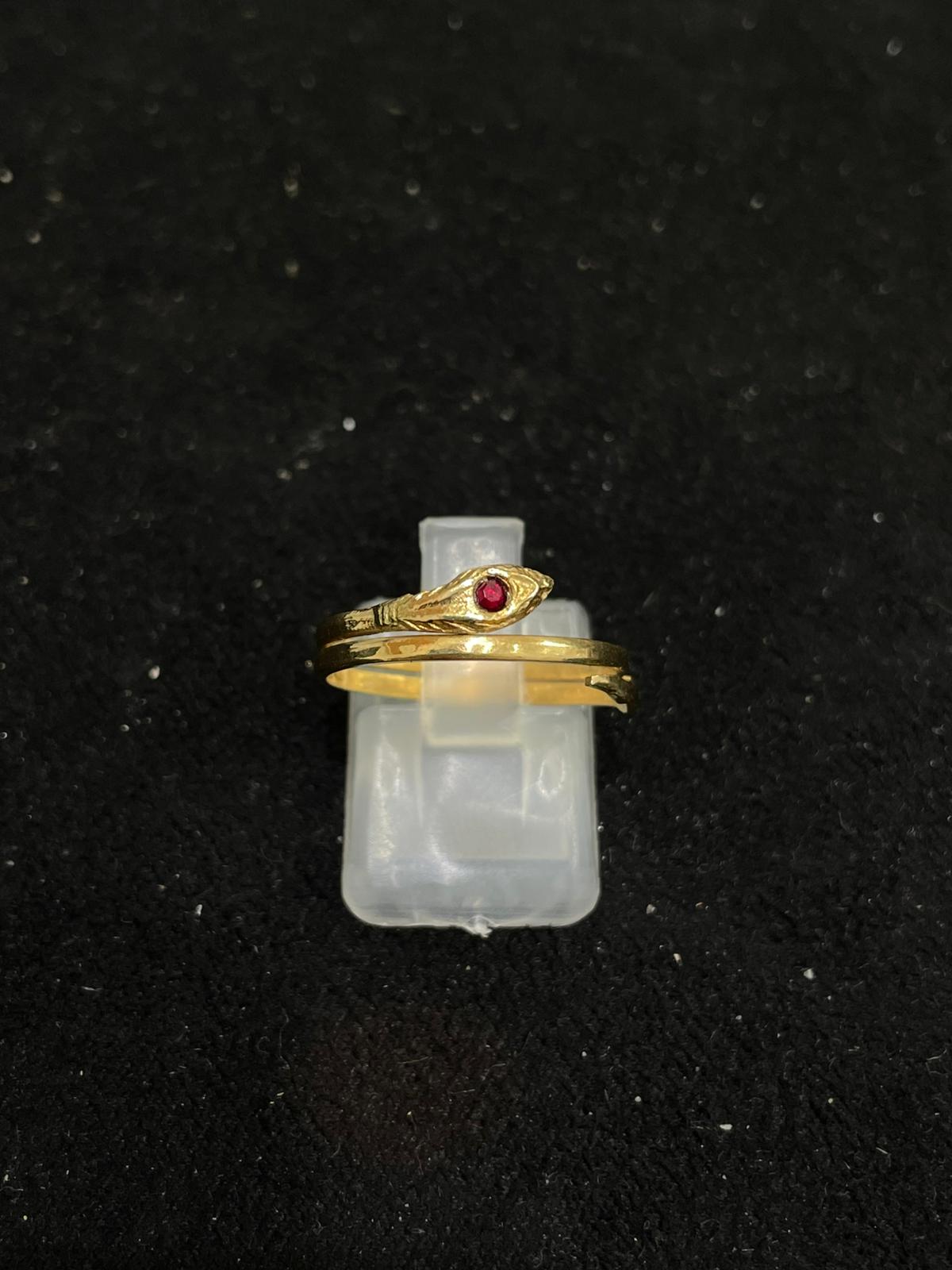 Anillo de oro de 18 Kt de segunda mano