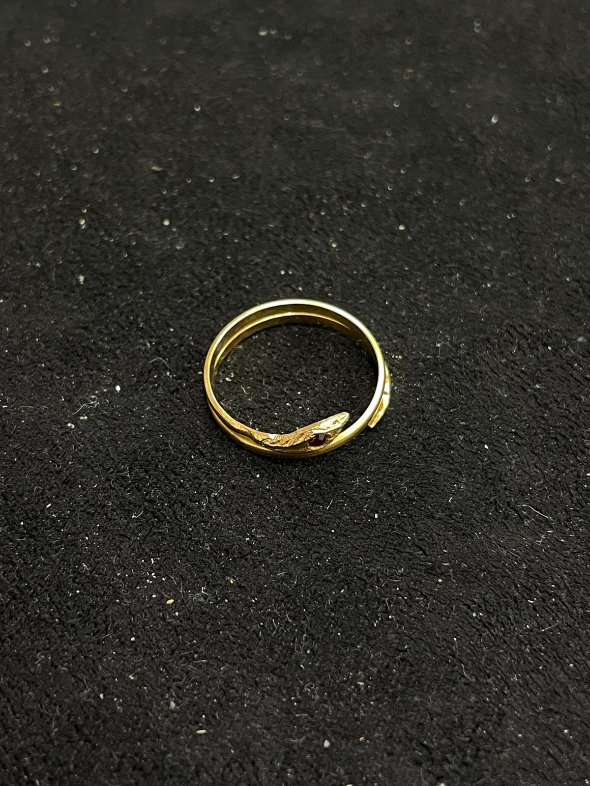 Anillo de oro de 18 Kt de segunda mano