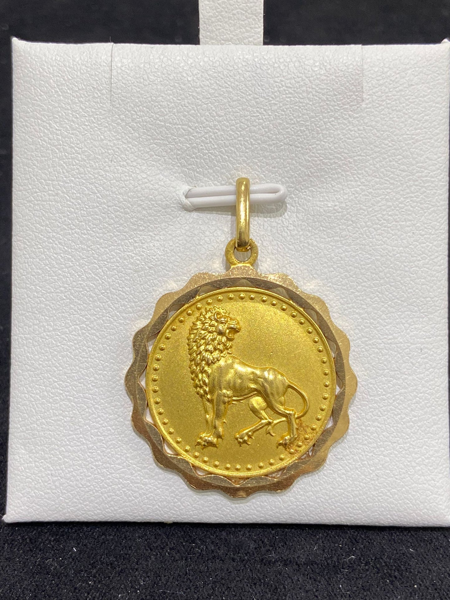 Colgante de oro 18kt de segunda mano