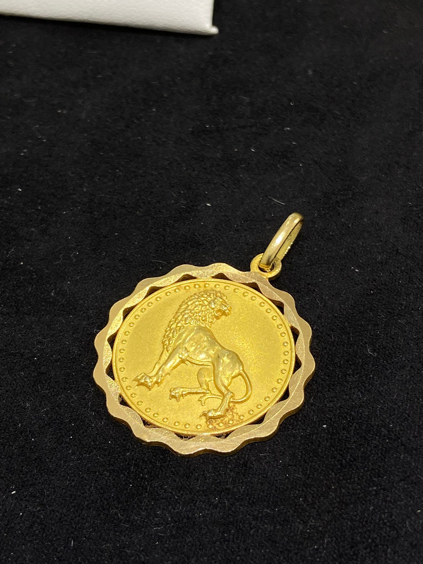 Colgante de oro 18kt de segunda mano