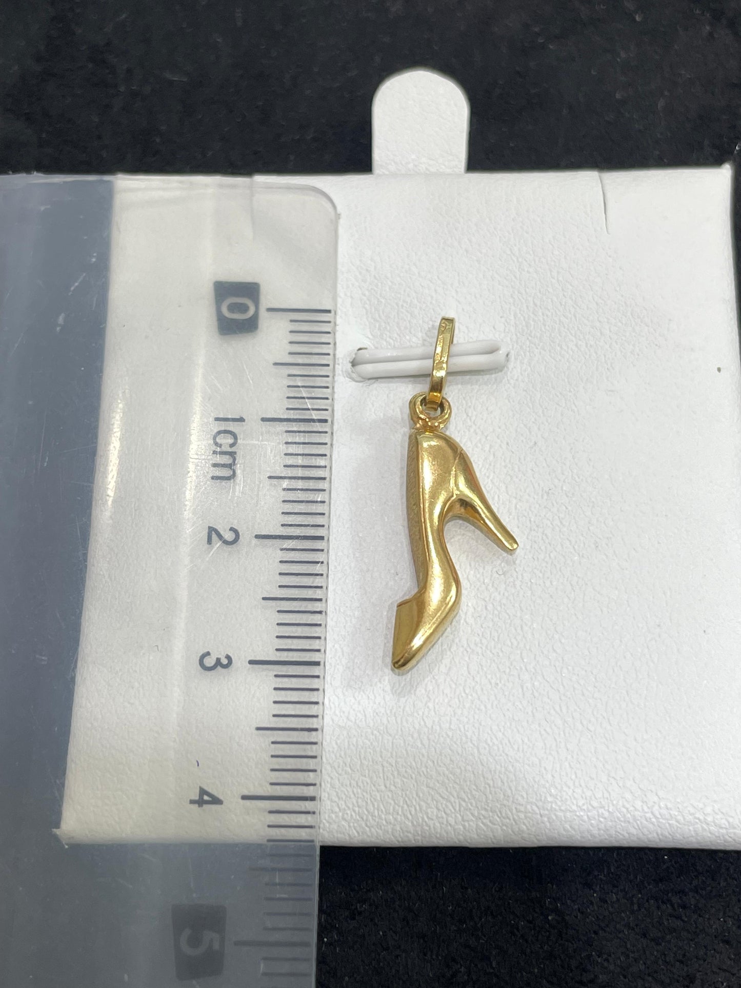 Colgante de oro 18Kt de segunda mano