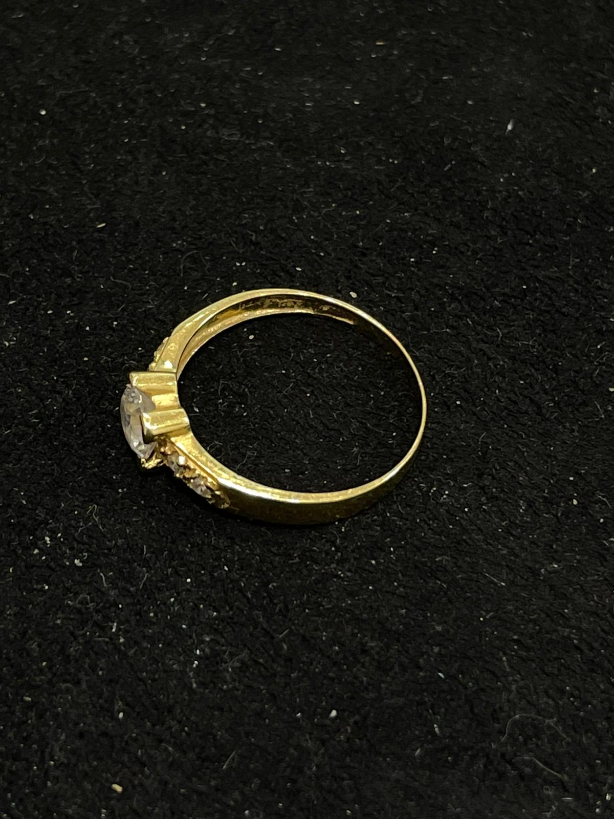 Anillo de oro de 18 Kt de segunda mano